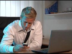 Anh sếp thèm bú con cu của nhân viên trẻ