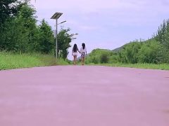 Đám Đông Hiếp Dâm 2 Cô Em Tươi Trẻ