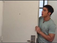 đút thẳng con cu vào mồm em rồi phóng tinh