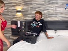 Em Tiểu Thư Thích Khoả Thân Khoe Bướm Cho Trai Đụ