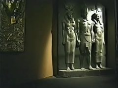 Vua Napoleon thích chơi cùng các nam hầu tước điển trai