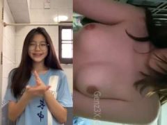 Nữ Sinh Cấp 3 Sở Hữu Cặp Vú Cực Xịn Xò