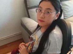 Em Gái Đang Móc Lồn Thì Anh Trai Vội Đi Vào